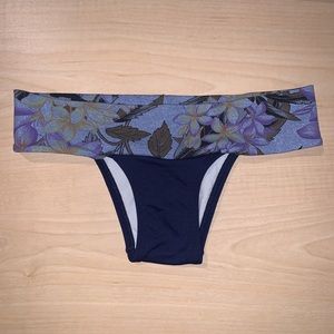 San Lorenzo belt bikini bottoms